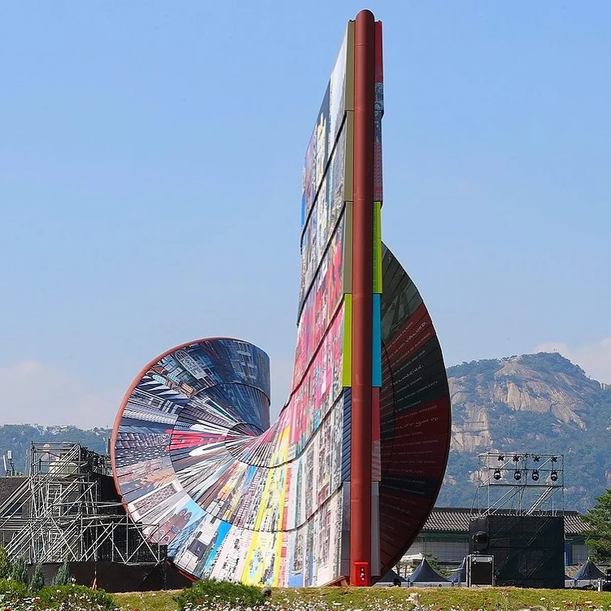 IF YOU LOVE SEOUL, YOU CAN WEAR IT!, 파사드 / 디지털 · 서울, 대한민국 · 2025 4